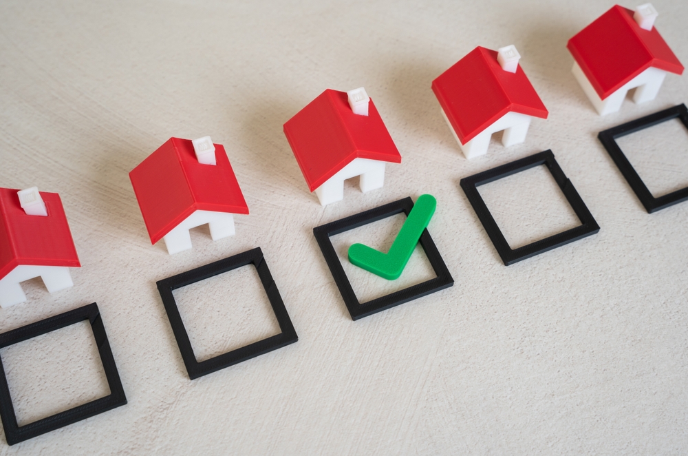 Select a house and mark it with a green check mark. Verified property, ideal housing choice, or real estate eligibility. Rental approvals, smart investments, or home buying checklists.